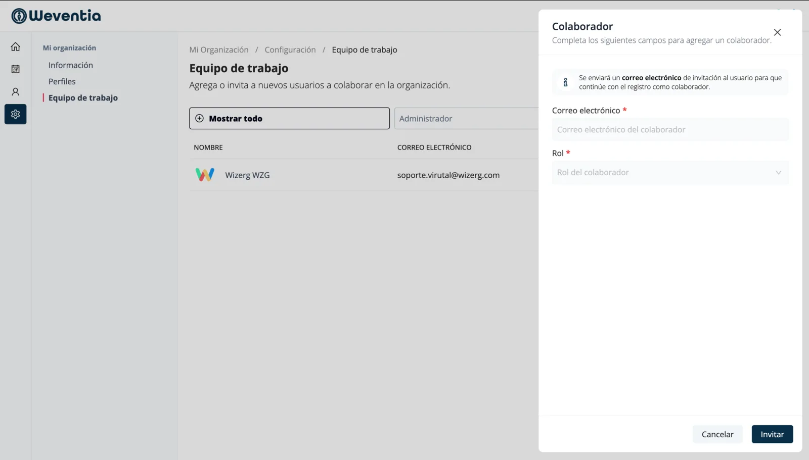 Equipo de trabajo en Weventia, con el formulario para invitar a un colaborador